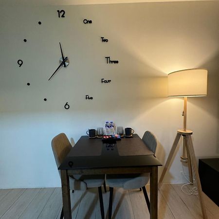 81 Newport Blvd Cluster 4 Unit B 3Rd Flr By Rechelle Nunag Pasay Eksteriør bilde