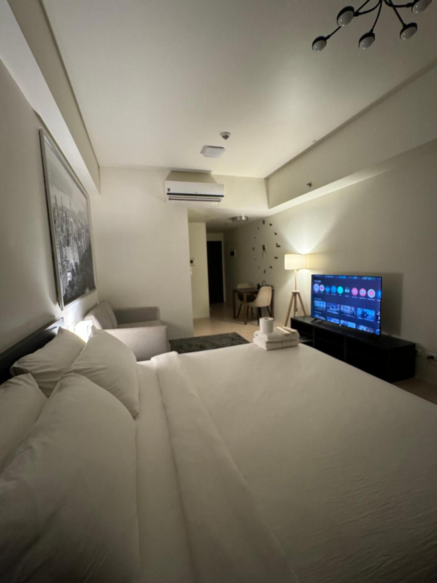 81 Newport Blvd Cluster 4 Unit B 3Rd Flr By Rechelle Nunag Pasay Eksteriør bilde